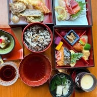 อาโออิ ดิเอ็มโพเรียม