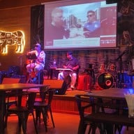 Falls in Love Coffee-Bar & Restaurant (ฟอลส์ อิน เลิฟ) @ เกษตร-นวมินทร์ (ตอม่อ 245) เกษตร-นวมินทร์