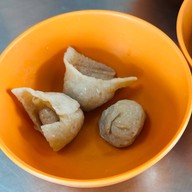 ภูมิใจเสนอ ก๋วยเตี๋ยวลูกชิ้นปลา&ข้าวมันไก่