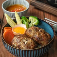 Meat Story ต้นตำรับข้าวหน้าเนื้อ ข้าวหน้าแฮมเบิร์ก อารีย์-สุทธิสาร