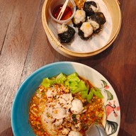 หอมฟุ้ง ก๋วยเตี๋ยวต้มยำ วัดสุทัศน์ (เสาชิงช้า) หอมฟุ้ง ก๋วยเตี๋ยวต้มยำ วัดสุทัศน์ (เสาชิงช้า)