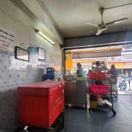 บรรยากาศ อาเหลียง ก๋วยเตี๋ยวเนื้อตุ๋น ประชานิเวศน์