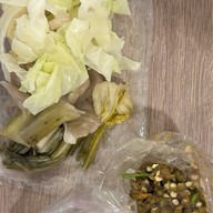 เมนูของร้าน ข้าวนึ่ง-ไก่ทอดเที่ยงคืน กำแพงดิน