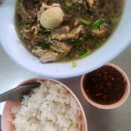 เมนู อาเหลียง ก๋วยเตี๋ยวเนื้อตุ๋น ประชานิเวศน์