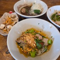 เมนูของร้าน ก๋วยเตี๋ยวเรือหลานตาวิทย์