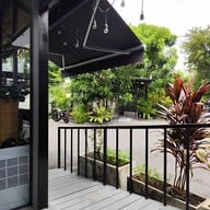 หน้าร้าน Maison au Milieu