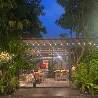 หน้าร้าน Maison au Milieu