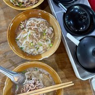 ก๋วยเตี๋ยว ซอย 12