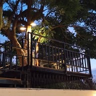 หน้าร้าน Maison au Milieu