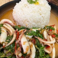 ข้าวกระเพราผัดพริกสด