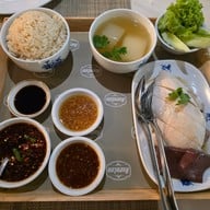 เมนูของร้าน เรือนต้น มณเฑียร สุรวงศ์