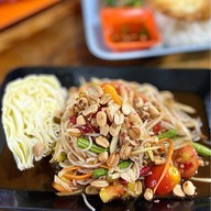 เมนูของร้าน ไก่ทอดสามเหลี่ยมทองคำ