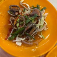 ซุปเปอร์ยำ ยำทุกอย่าง 20 บาท ตลาดนัดเลียบด่วนรามอินทรา