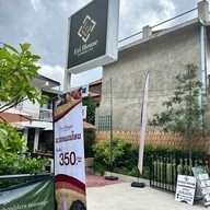 Eri House Thai Massage & Cafe