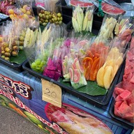 ร้านลุงประดิษฐ์