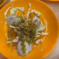 ซุปเปอร์ยำ ยำทุกอย่าง 20 บาท ตลาดนัดเลียบด่วนรามอินทรา