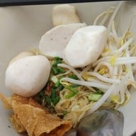 เมนูของร้าน นายฮวด ก๋วยเตี๋ยวลูกชิ้นปลา ทำเอง ซอยพญานาค