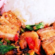 ชายท็อป  กะเพราหมาล่าหลายใจ อาหารตามสั่ง