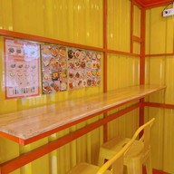 บรรยากาศ ไฮโซทานเล่น ประชาอุทิศ131