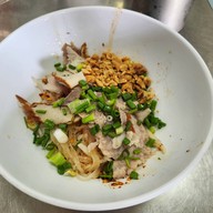 ก๋วยเตี๋ยวหมูบ้านบึง เจ้าเก่าโอเค ชุนฮ้อ