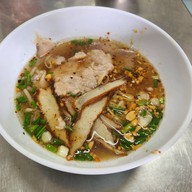 ก๋วยเตี๋ยวหมูบ้านบึง เจ้าเก่าโอเค ชุนฮ้อ