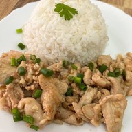 ข้าวกระเพราผัดพริกสด