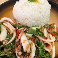 ข้าวกระเพราผัดพริกสด