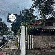 ก่อหลายโต๊ะ -