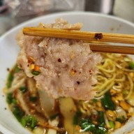 ก๋วยเตี๋ยวหมูบ้านบึง เจ้าเก่าโอเค ชุนฮ้อ