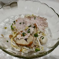 เมนูของร้าน ก๋วยเตี๋ยวหมูบ้านบึง เจ้าเก่าโอเค ชุนฮ้อ