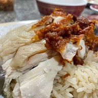 แม่เฮียง ข้าวมันไก่รสนิยม ป้ายสีแดง ❤️ เจ้าเก่าดั้งเดิม ตลาดในสุขุมาลย์ สระบุรี