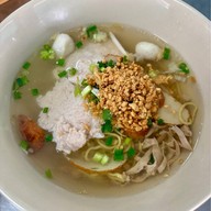 เมนูของร้าน ก๋วยเตี๋ยวหมูบ้านบึง เจ้าเก่าโอเค ชุนฮ้อ