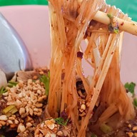 ก๋วยเตี๋ยวน้องโบว์ ดอนแก้ว