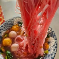 เมนูของร้าน เจ๊เจี่ย เย็นตาโฟ ติดธนาคารไทยพาณิชย์ ริมถนนพระราม4