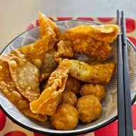 เมนูของร้าน เจ๊เจี่ย เย็นตาโฟ ติดธนาคารไทยพาณิชย์ ริมถนนพระราม4