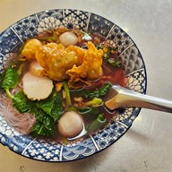 เมนูของร้าน เจ๊เจี่ย เย็นตาโฟ ติดธนาคารไทยพาณิชย์ ริมถนนพระราม4