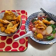 เมนูของร้าน เจ๊เจี่ย เย็นตาโฟ ติดธนาคารไทยพาณิชย์ ริมถนนพระราม4