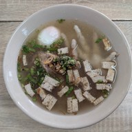 ก๋วยจั๊บปาเต ถนนคลังอาวุธ คลังอาวุธ