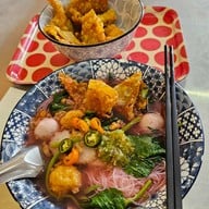 เมนูของร้าน เจ๊เจี่ย เย็นตาโฟ ติดธนาคารไทยพาณิชย์ ริมถนนพระราม4