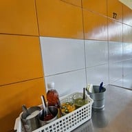 เจ๊เจี่ย เย็นตาโฟ ติดธนาคารไทยพาณิชย์ ริมถนนพระราม4