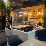 Moakmai Cafe & Restaurant