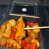 เอสคอฟฟี่ + ตำนานลูกชิ้นทอดจอมยุทธ ซอยสุขสวัสดิ์