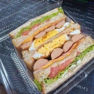 Me-Cha Good Breakfast "แซนวิชไส้แน่น&เครื่องดื่มมัทฉะเพื่อสุขภาพ"