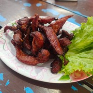 ลุงอุ้มลาบยโส