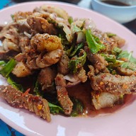 ลุงอุ้มลาบยโส