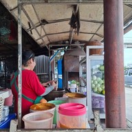 ไก่ย่างร้านลุงจ่อย