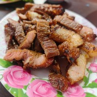 ลุงอุ้มลาบยโส