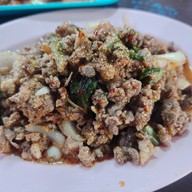 ลุงอุ้มลาบยโส