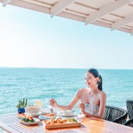 Breezeo - Exotic Beachfront Seafood - บรีซซีโอ @รอยัล คลิฟ โฮเต็ล กรุ๊ป