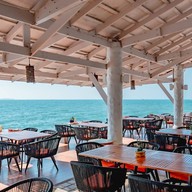 Breezeo - Exotic Beachfront Seafood - บรีซซีโอ @รอยัล คลิฟ โฮเต็ล กรุ๊ป